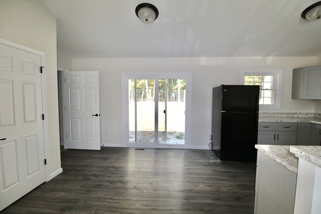Building Photo - Newer Home for Rent in Brentwood Subdivision!