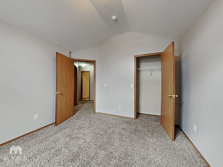 Building Photo - 429 N Century Ave