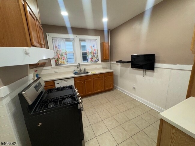 Building Photo - 742 Pennington St