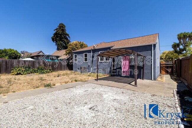Building Photo - 2139 El Dorado St