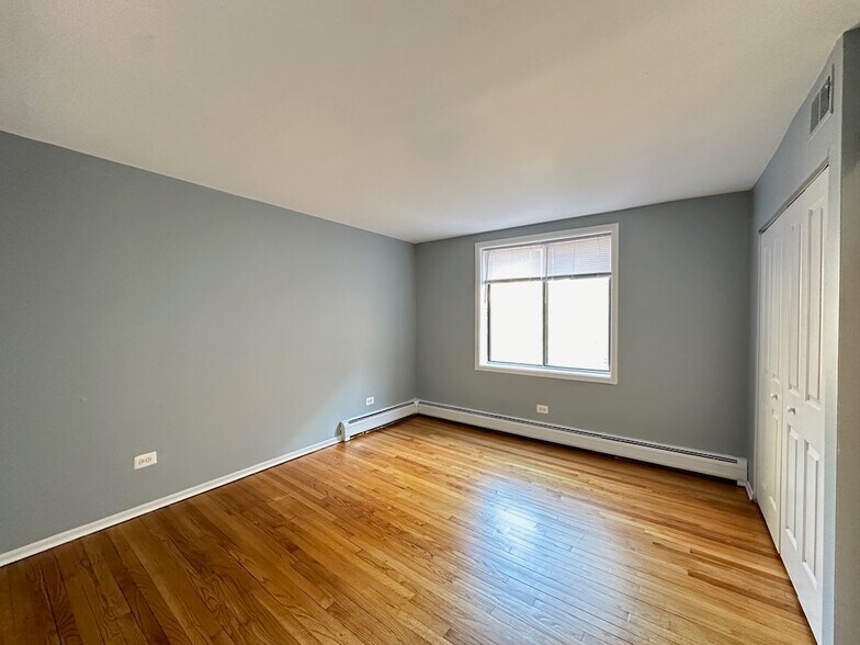 Building Photo - 1515 W Morse Ave