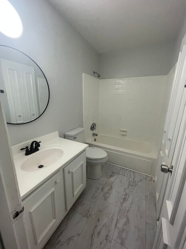 Building Photo - 4816 Spring Lake Dr