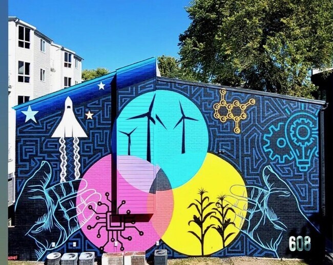 Interior Photo - 608 E White St