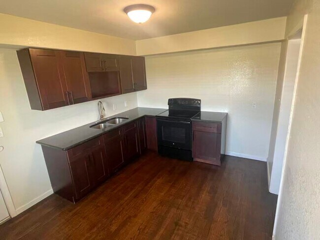 Building Photo - Great and Affordable Duplex in Plano!