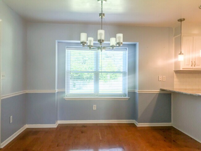 Building Photo - 2916 Norwood Dr