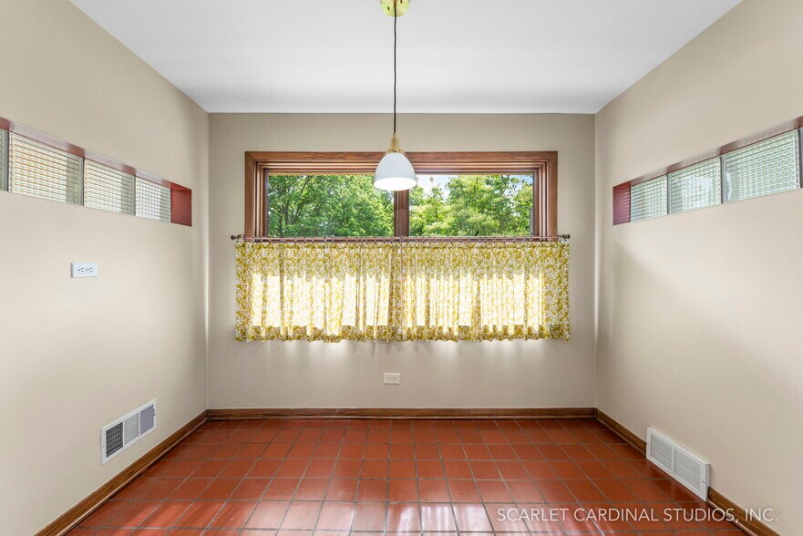 Dining Room - 500 S Madison Ave