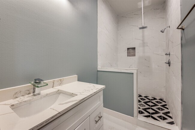 Building Photo - 4927 E Ridge Creek Dr