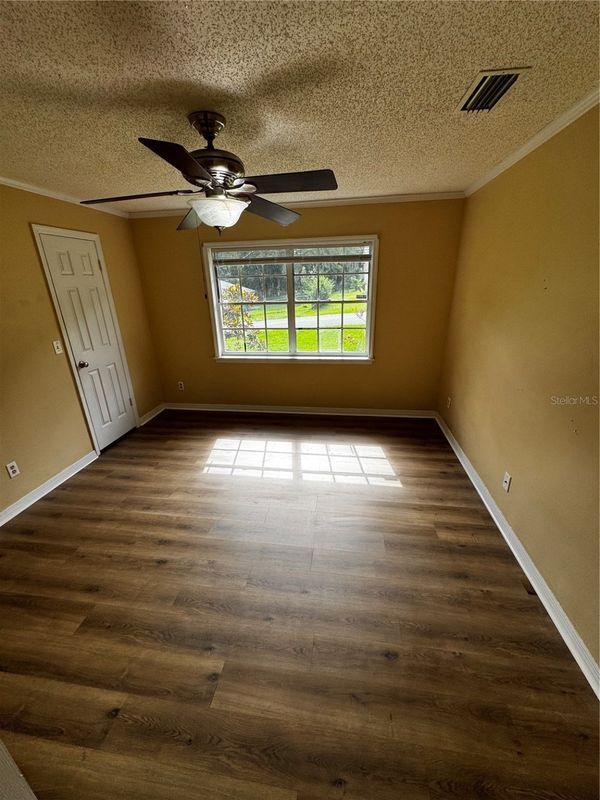Building Photo - 2115 Stewart Ln