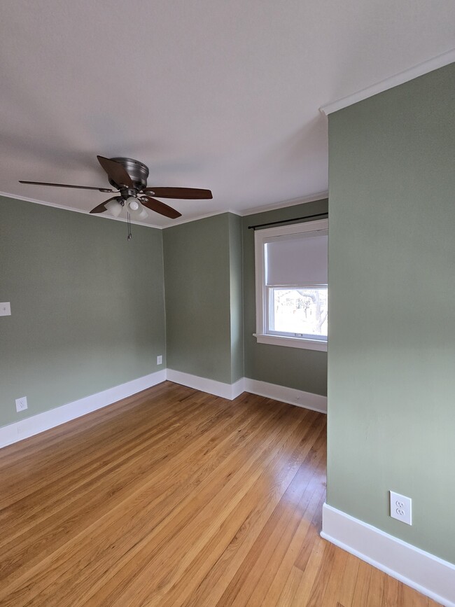 Building Photo - 1321 W Univ Ave