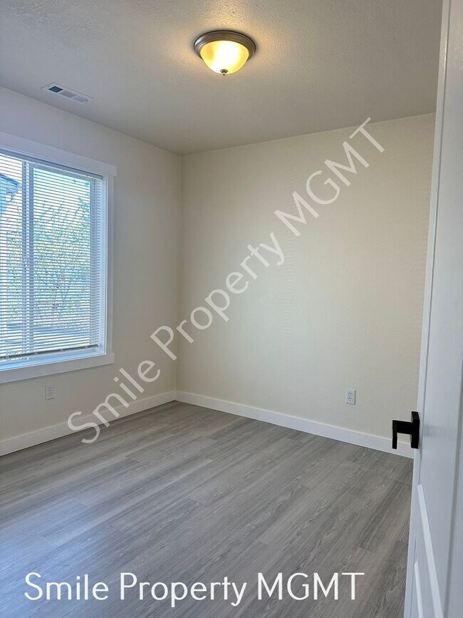 Building Photo - A beautiful 2-story townhouse attached with a single car garage!