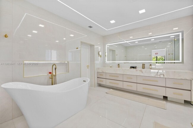 Building Photo - 1117 Adams St