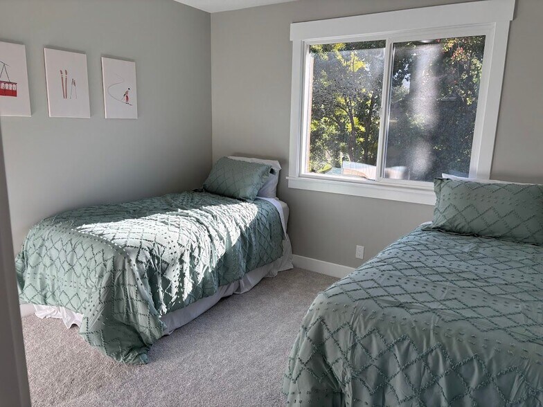 Building Photo - 9185 S Quail Hollow Dr