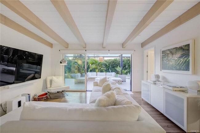 Building Photo - 8161 Encino Ave