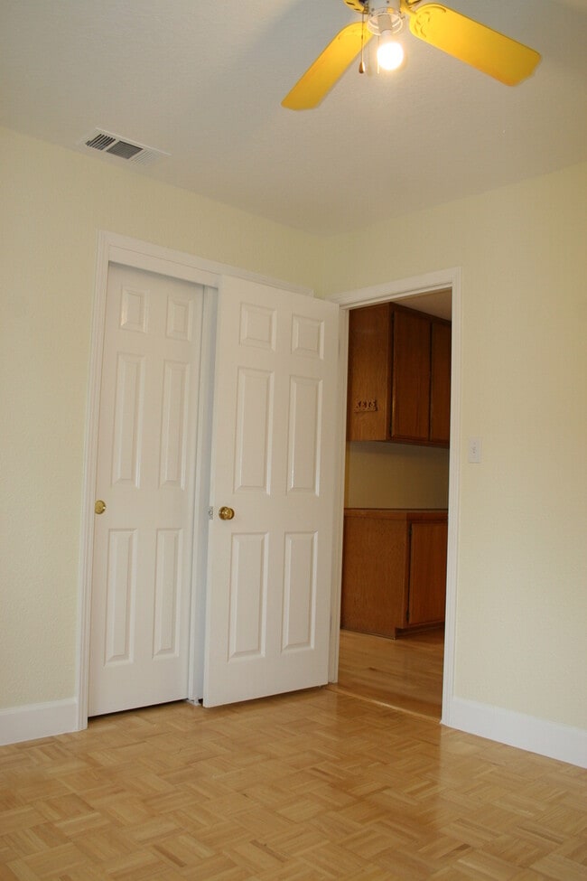 Building Photo - 10317 Walnut Creek Ct