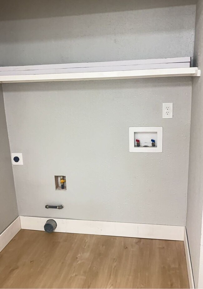 Building Photo - 7107 Dan-Jean Dr