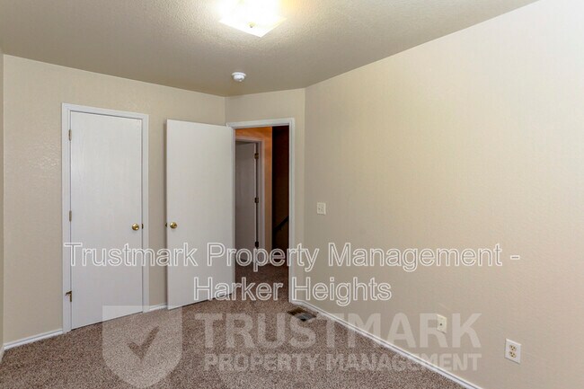 Building Photo - 4005 Madison Dr