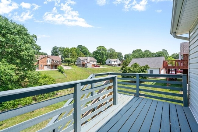 Building Photo - Pet Friendly Three Bedroom with Basement!