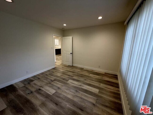 Building Photo - 8818 Ramsgate Ave