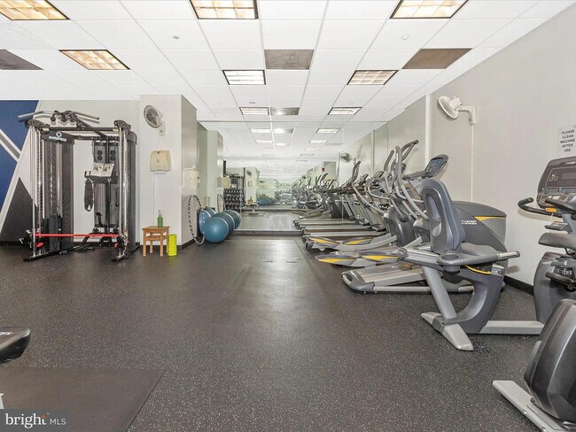 Building Photo - 1150 K St NW