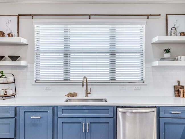 Building Photo - Pool + Deer Creek Schools + 4 bedrooms + 3 car garage + Bonus Room