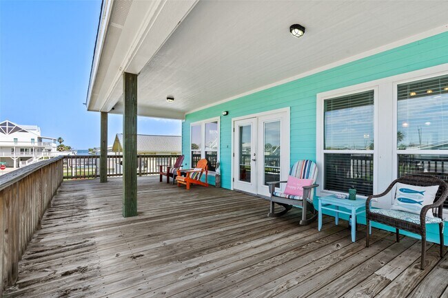 Building Photo - 3923 Reeves Dr