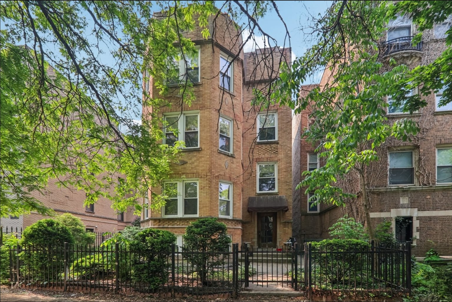 Building Photo - 2115 W Arthur Ave