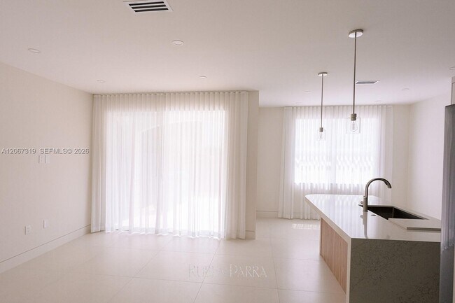 Building Photo - 8167 NW 108th Ct