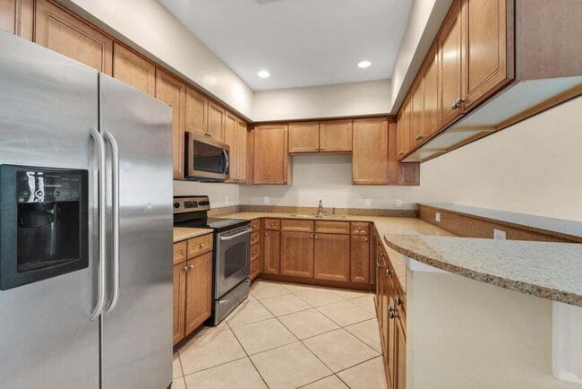 Building Photo - Charming 2-Bed, 2.5-Bath Townhouse Retreat in the Heart of Fort Walton Beach!