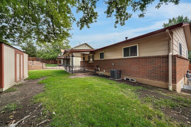 Building Photo - 1206 Westmoreland Rd