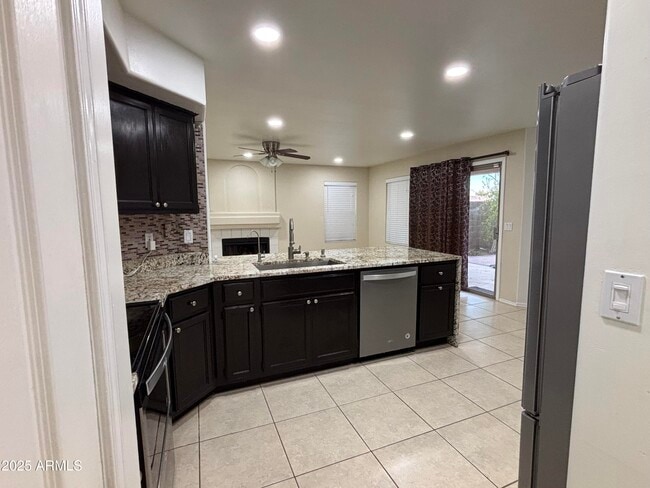 Building Photo - 1231 N Tercera Ct