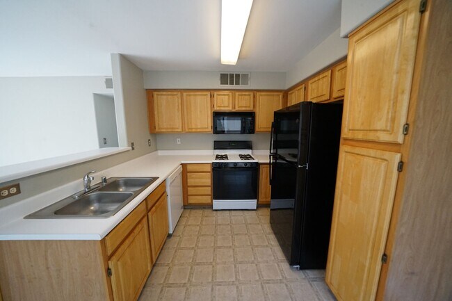 Building Photo - 5710 E Tropicana Ave