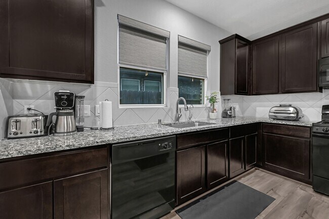 Building Photo - 2509 Ocean Key Dr