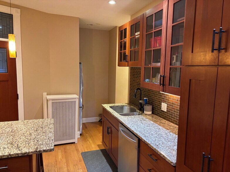 Building Photo - 642 W Bittersweet Pl