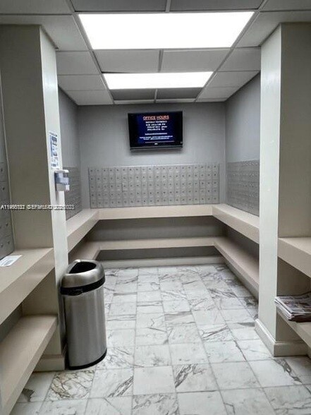 Building Photo - 3800 S Ocean Dr