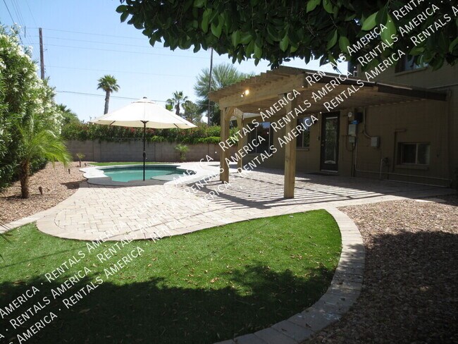 Building Photo - 8556 E Keim Dr