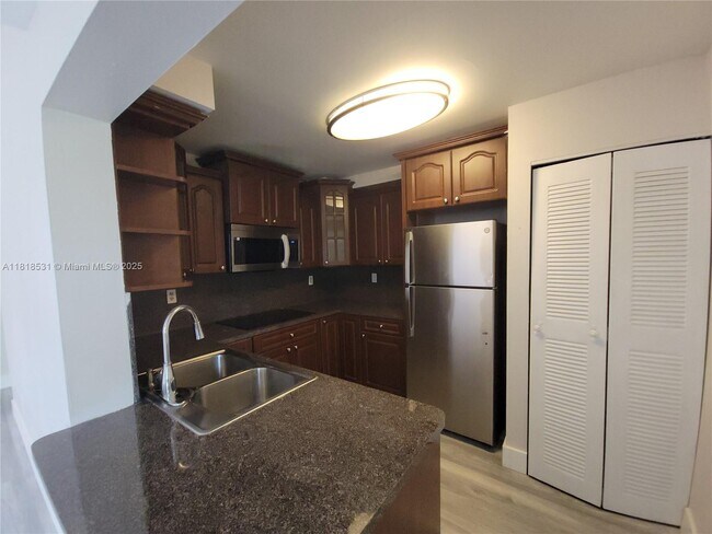 Building Photo - 251 W Park Dr