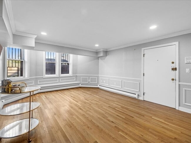 Building Photo - 338 Beacon St