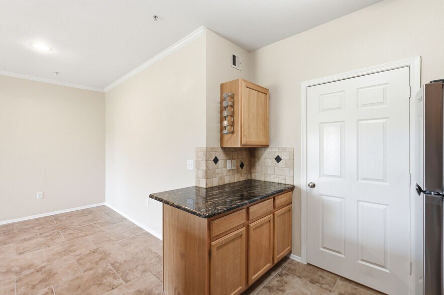 Building Photo - 5401 E Van Buren St
