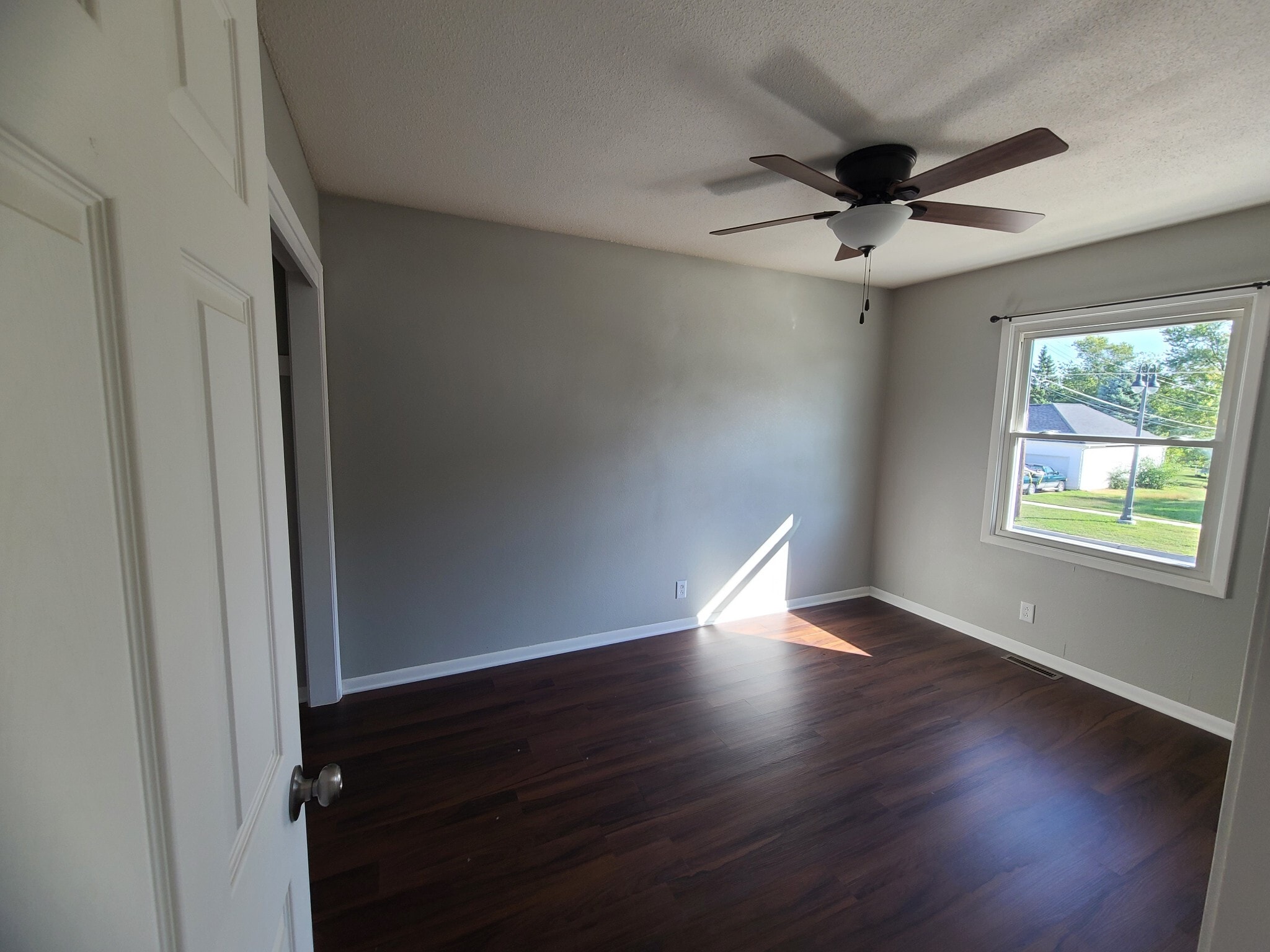 Building Photo - 411 4th Ave