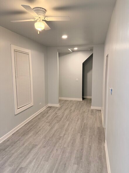 Building Photo - 14305 Irving Ave