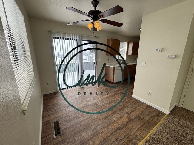 Building Photo - VI1377-1377 Village Way