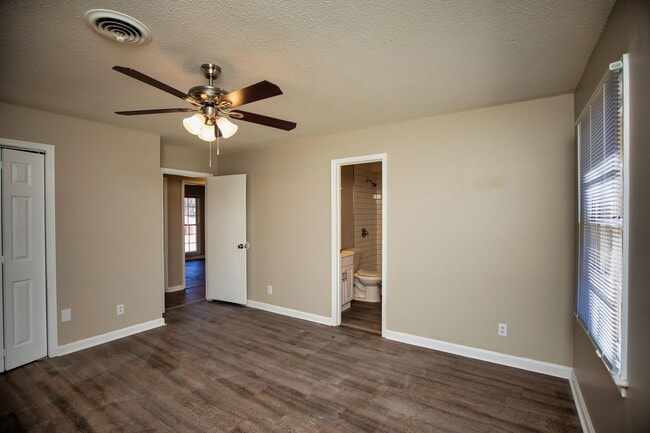 Building Photo - ** 3 bed 2 bath located in Dalraida ** Cal...