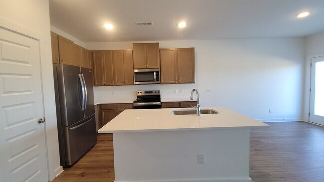 Building Photo - One fee month with 18-month lease!!! "Charming 3-Bed Oasis with Granite Elegance on Discovery Poi...