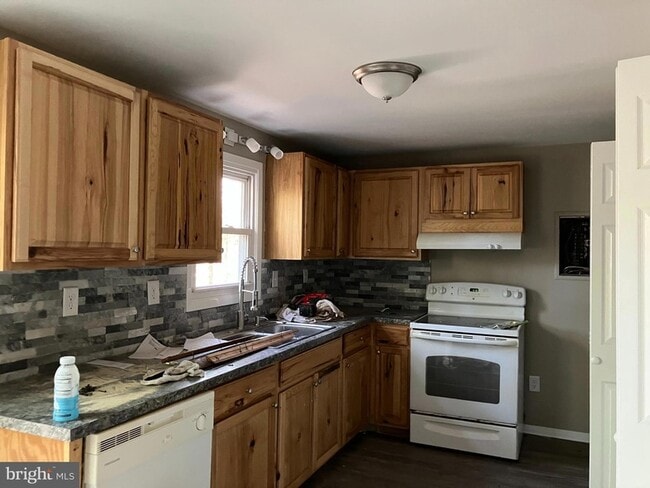 Building Photo - 101 Mohawk Trail