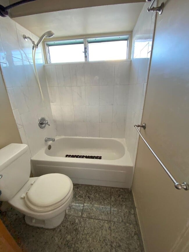 Building Photo - Furnished Studio at Regency Tower * Parking * AC