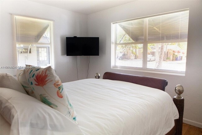 Building Photo - 1821 Harding St