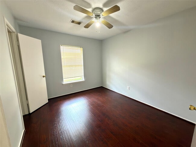 Building Photo - 15518 Evergreen Grove Dr