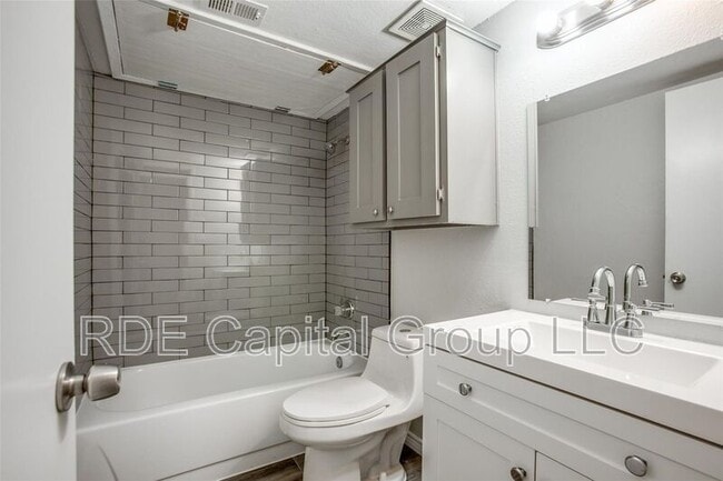 Building Photo - 1939 Cranford Dr