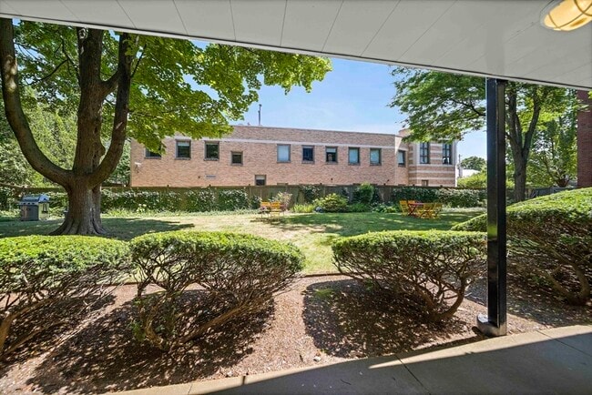 Building Photo - 50 Green St