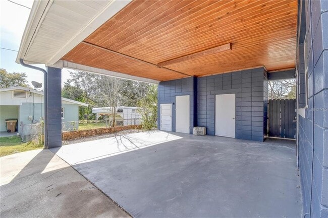 Building Photo - 1828 SE Lake Weir Ave